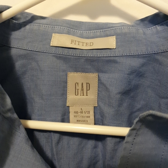 Gap fitted button down - Picture 3 of 3